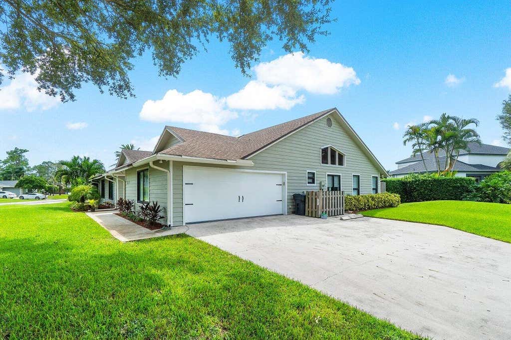 Photo of 1009 Cherry Lane, Wellington, FL 33414 (MLS # R11025191)