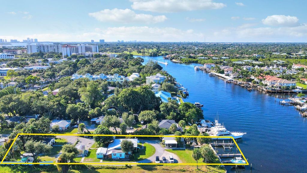 Photo of 2031 Melody Lane, Palm Beach Gardens, FL 33410 (MLS # R11135571)