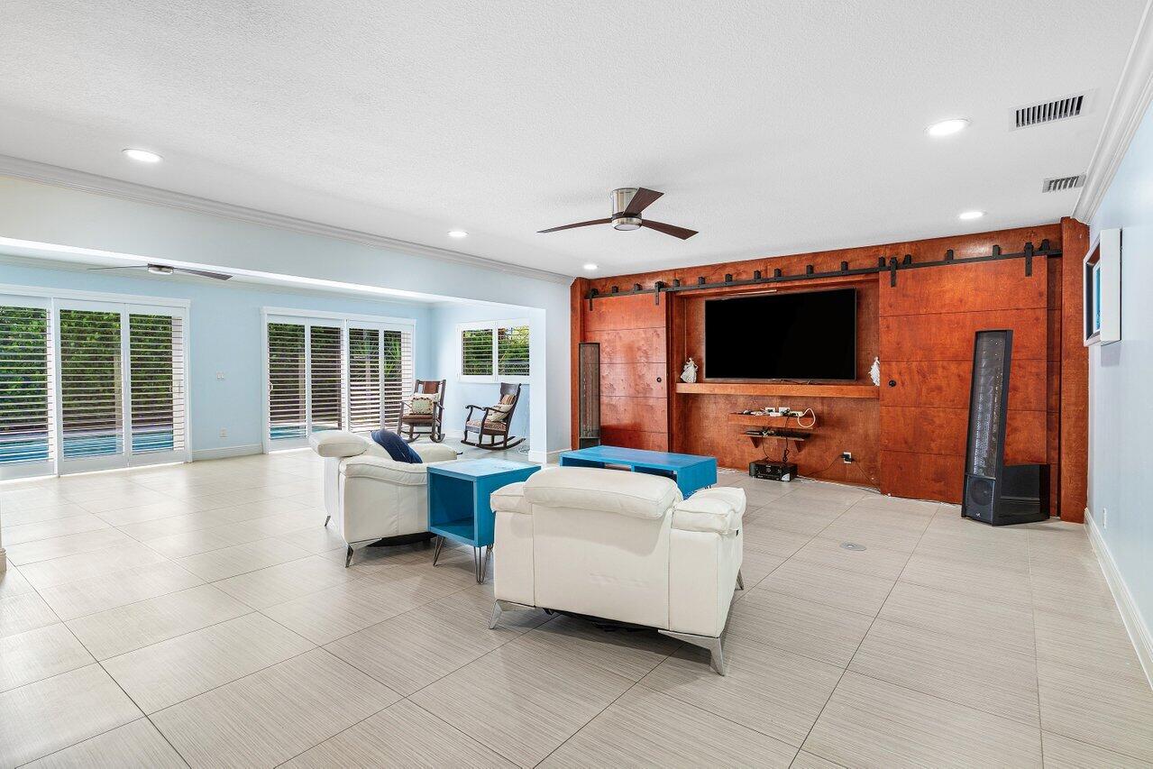 YACHT CLUB - Residential