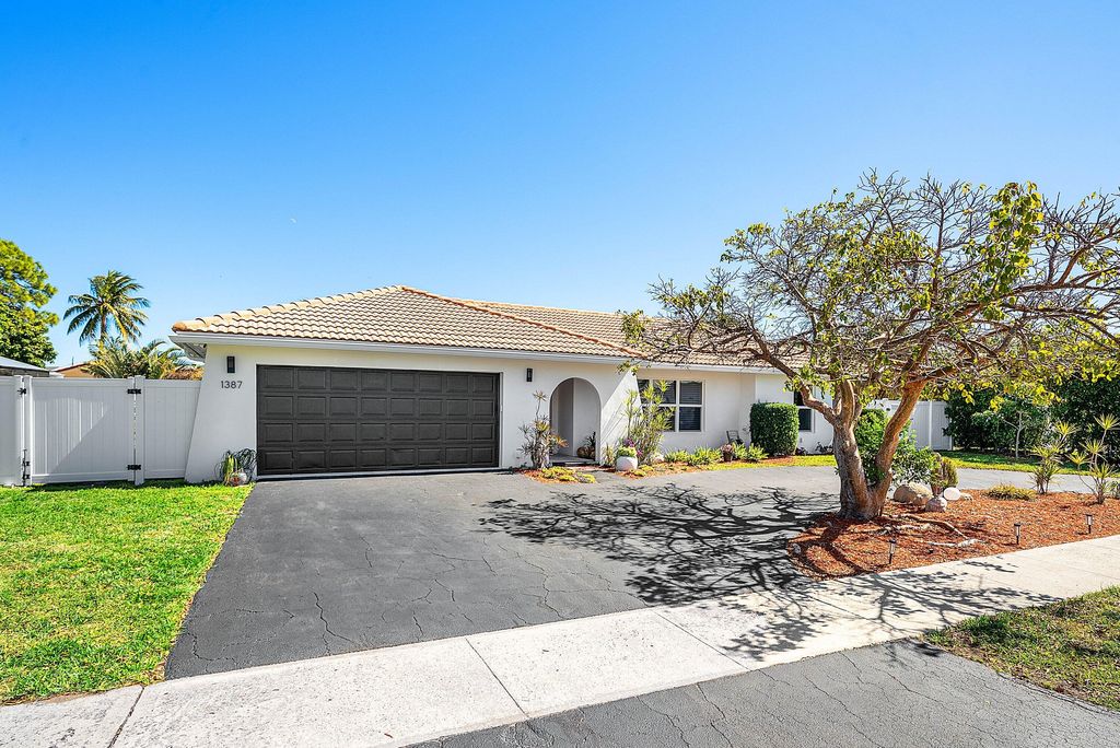 Photo of 1387 SW 12th Street, Boca Raton, FL 33486 (MLS # R11167822)
