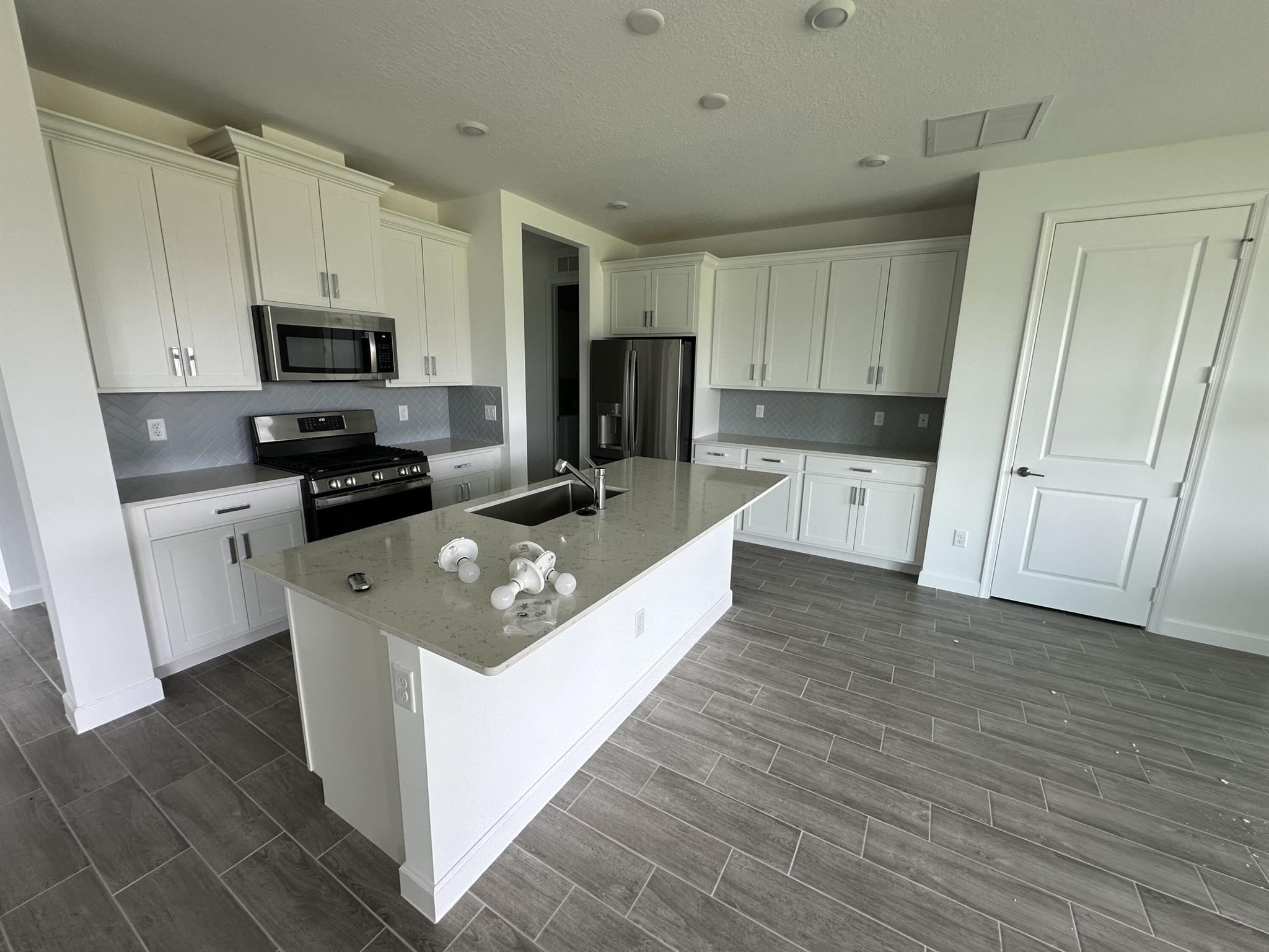 ARDEN PUD POD H SOUTH - Residential Lease