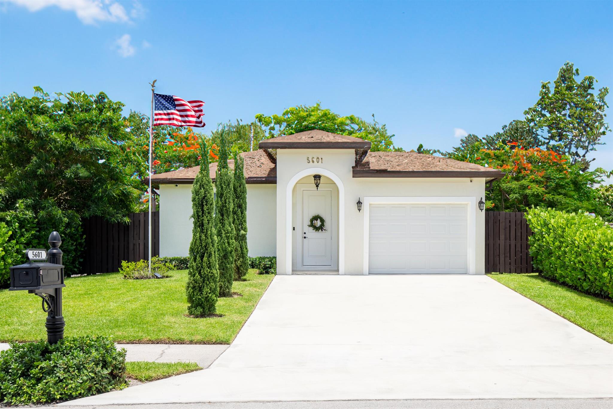 NO HOA!! Be the first to be able to call this property home. Just built in 2023, it comes complete with impact windows, and tall ceilings! Also comes set up with smart homes features, a sound system, and hardwired security cameras. Conveniently located near Southern Blvd, you will be able to get where you want to go quickly. Call today to book your appointment!