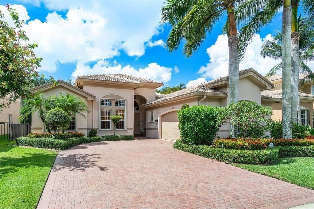 Photo of 11862 Foxbriar Lake Trail Trl, Boynton Beach, FL 33473 (MLS # R10822137)
