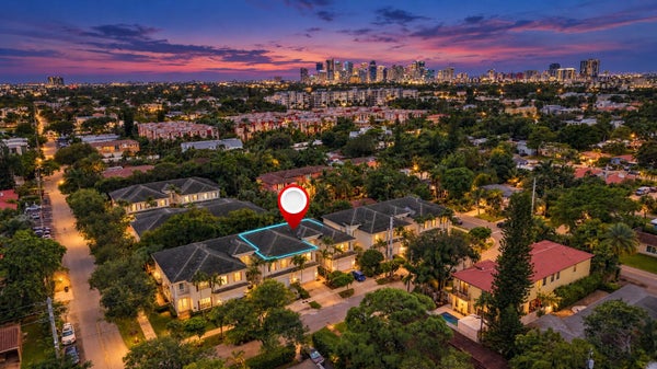 1752 NE 12TH ST, FORT LAUDERDALE, FL 33304 - Image eec4194caa7bc31a7dc246c325d75e3c/2808317084