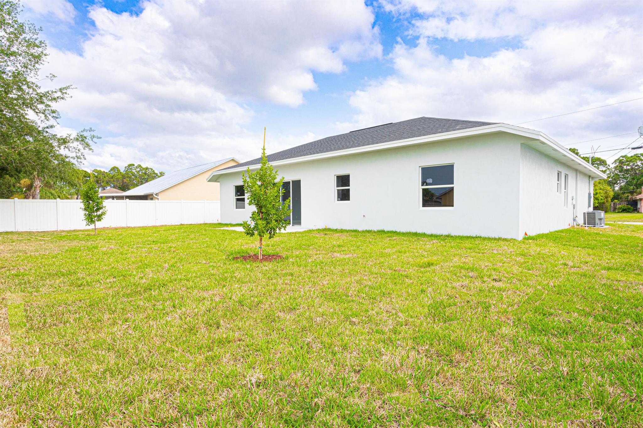 Photo 4 of 36 of 5853 NW Culebra Avenue house