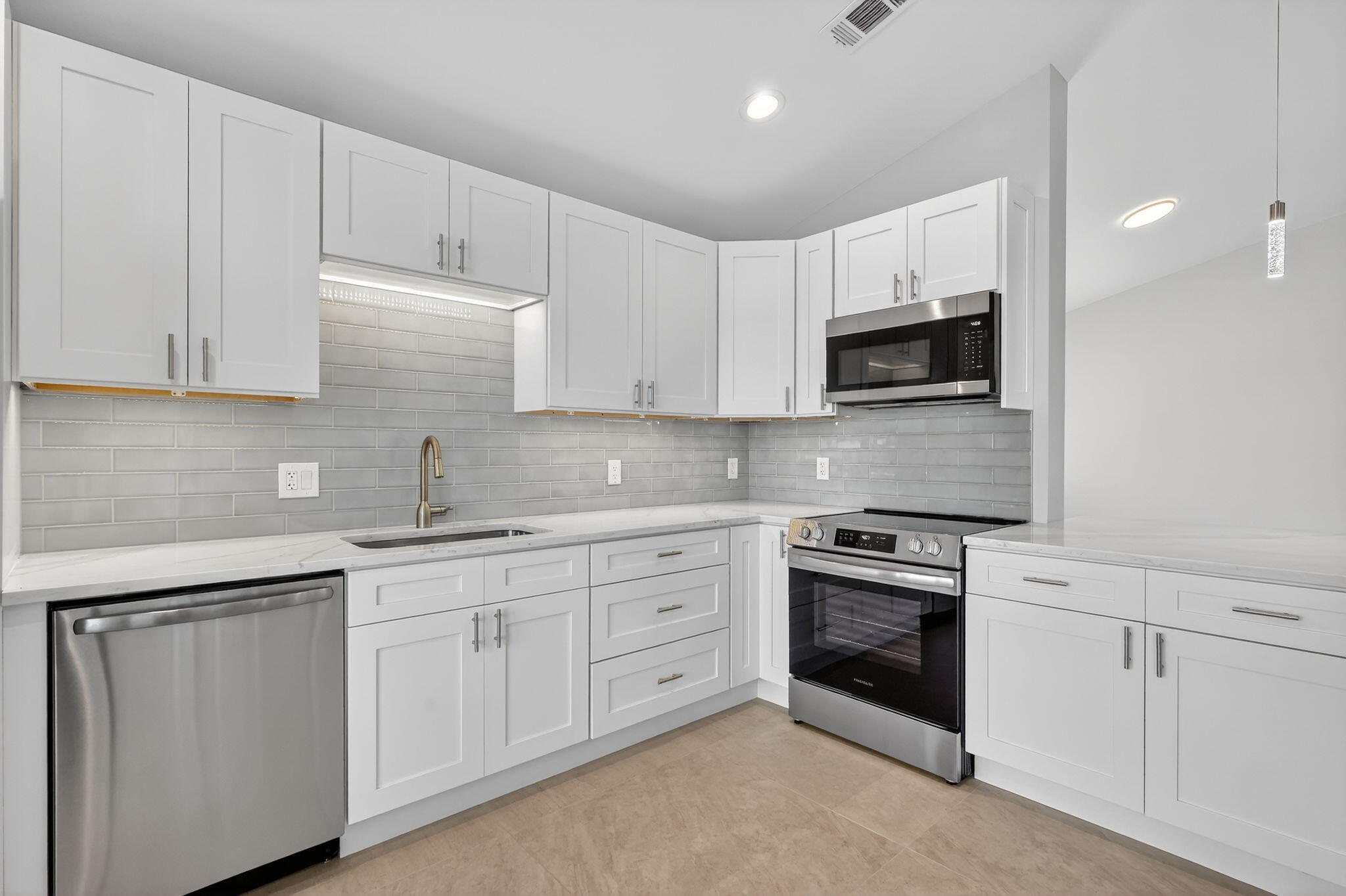 CHARTER CLUB AT MARTIN DOWNS - Residential