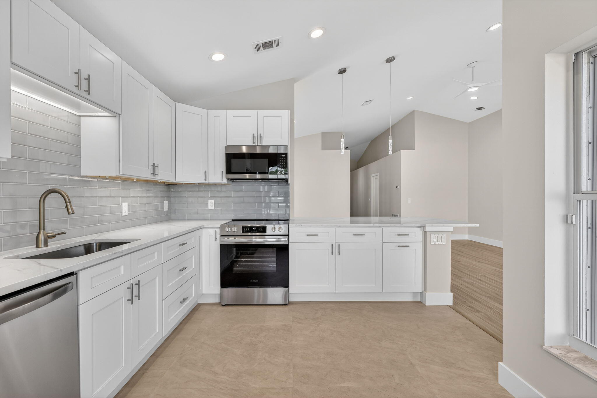 CHARTER CLUB AT MARTIN DOWNS - Residential