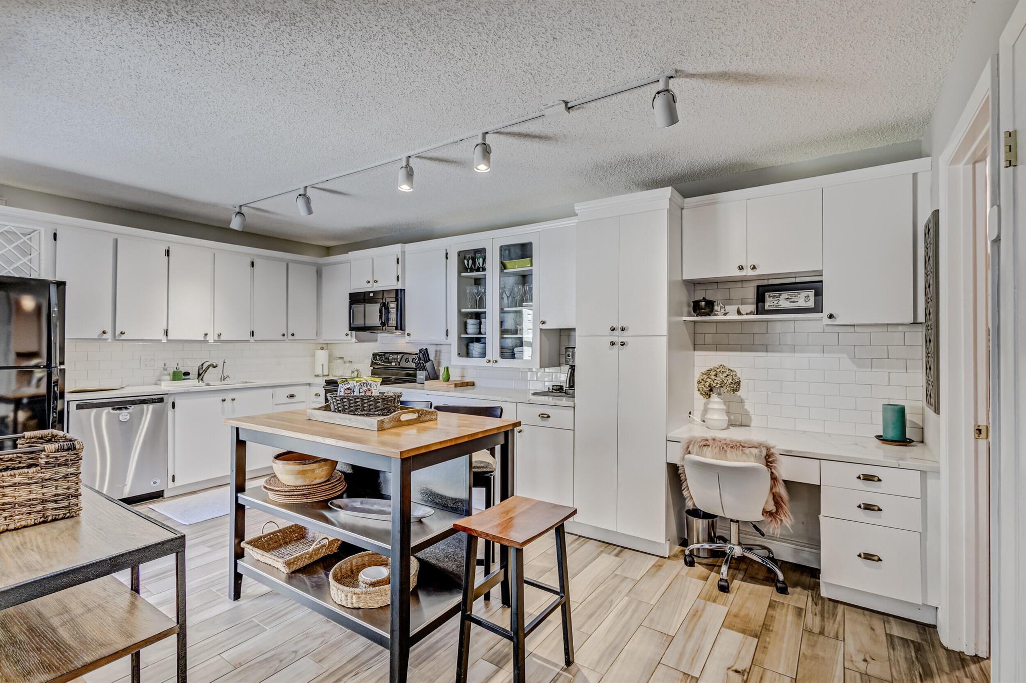 GLENWOOD TWNHS - Residential Lease