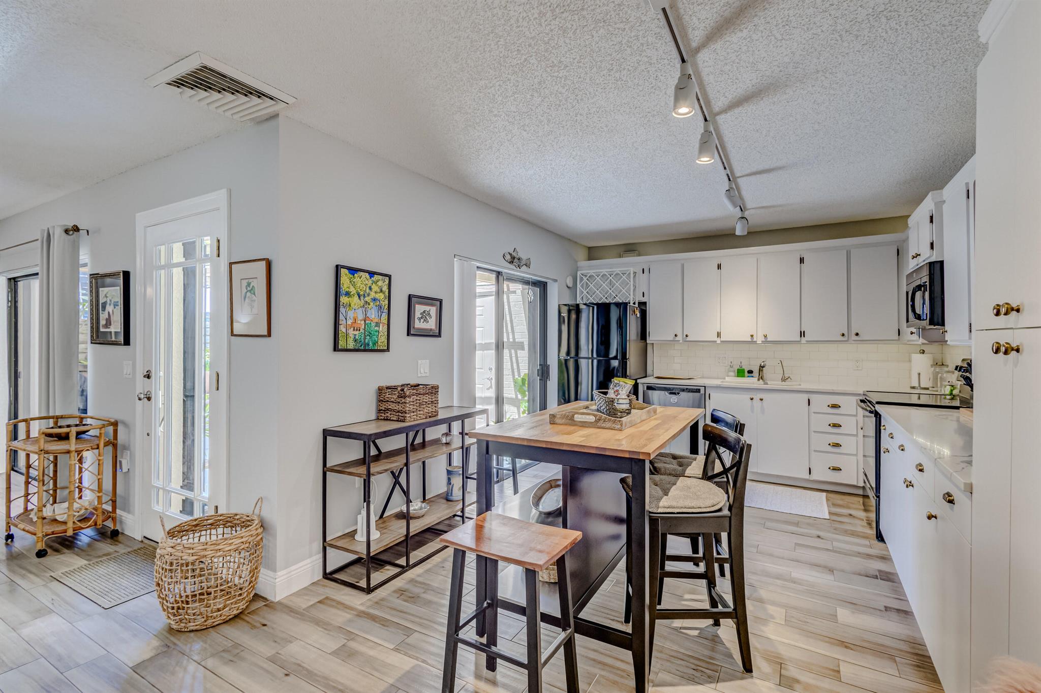 GLENWOOD TWNHS - Residential Lease