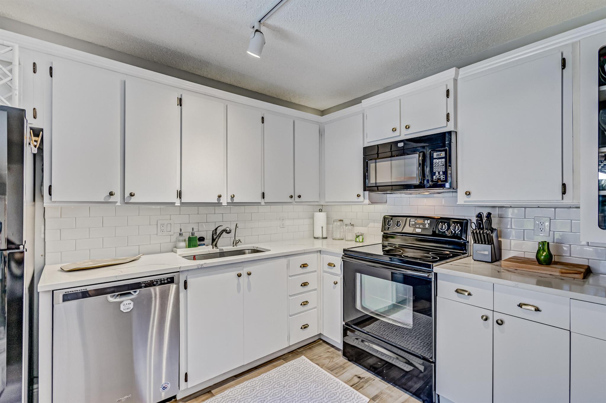 GLENWOOD TWNHS - Residential Lease