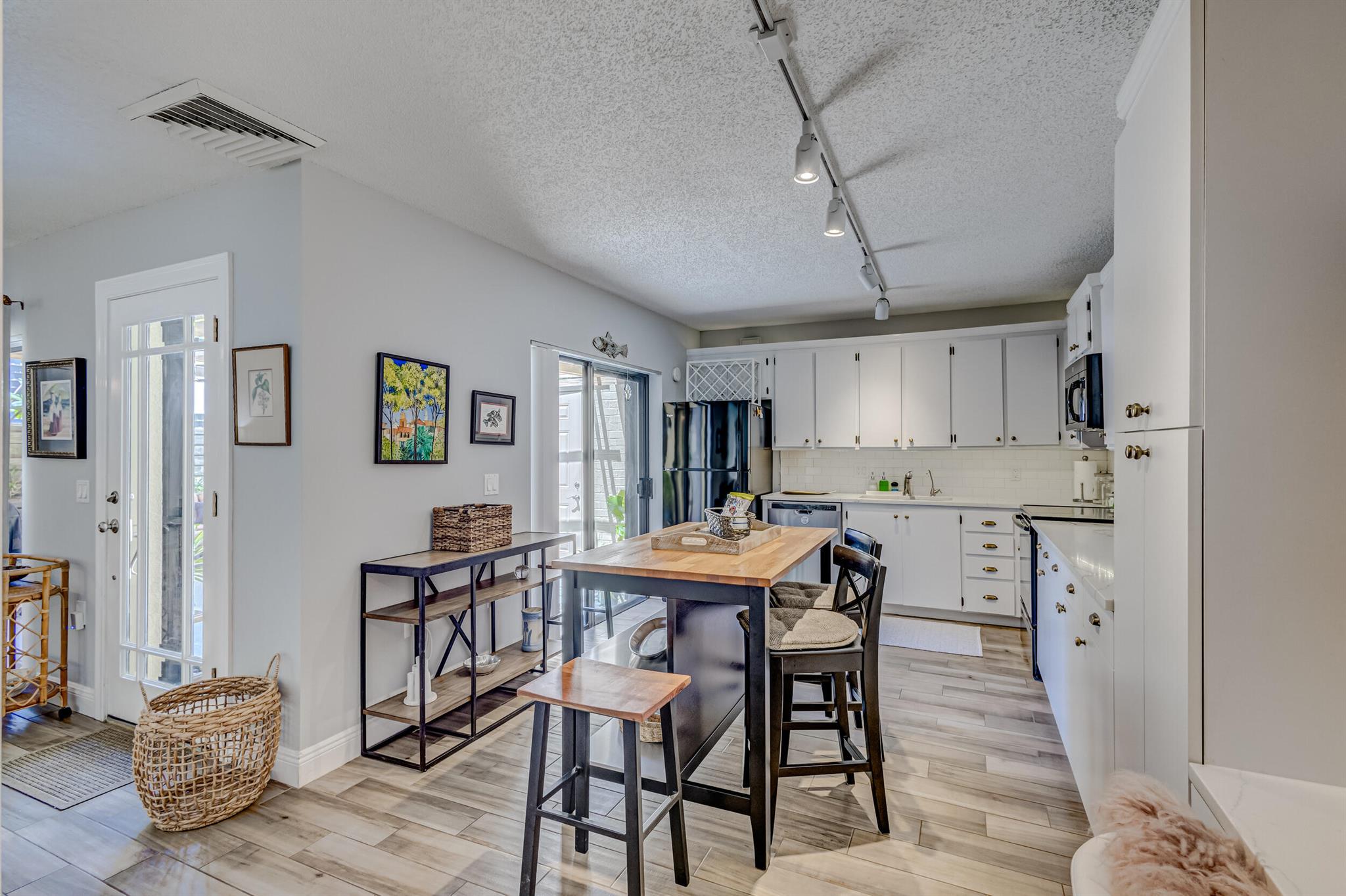 GLENWOOD TWNHS - Residential Lease