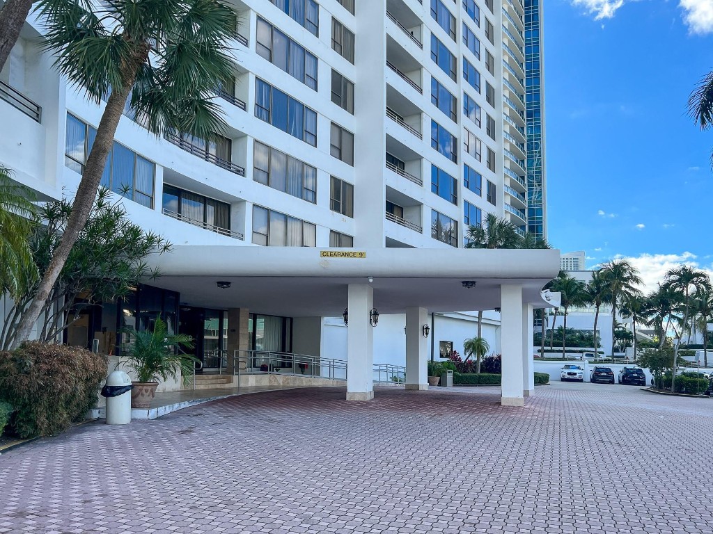 The Alexander Towers Cond - Residential Lease