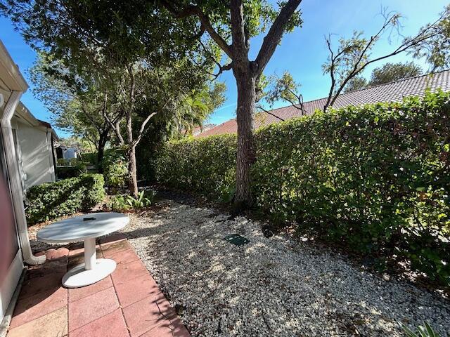 FLORAL LAKES - Residential