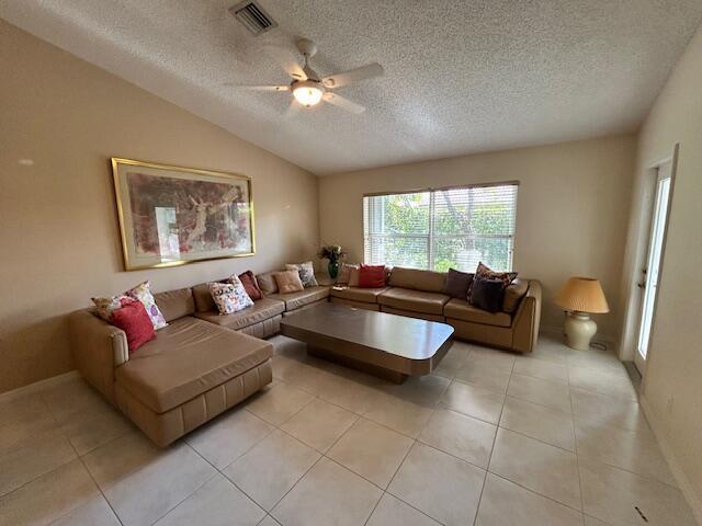 FLORAL LAKES - Residential