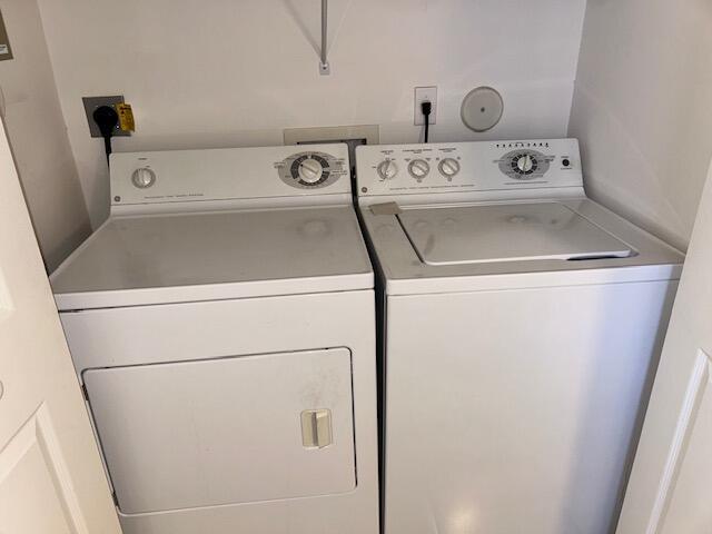 FLORAL LAKES - Residential