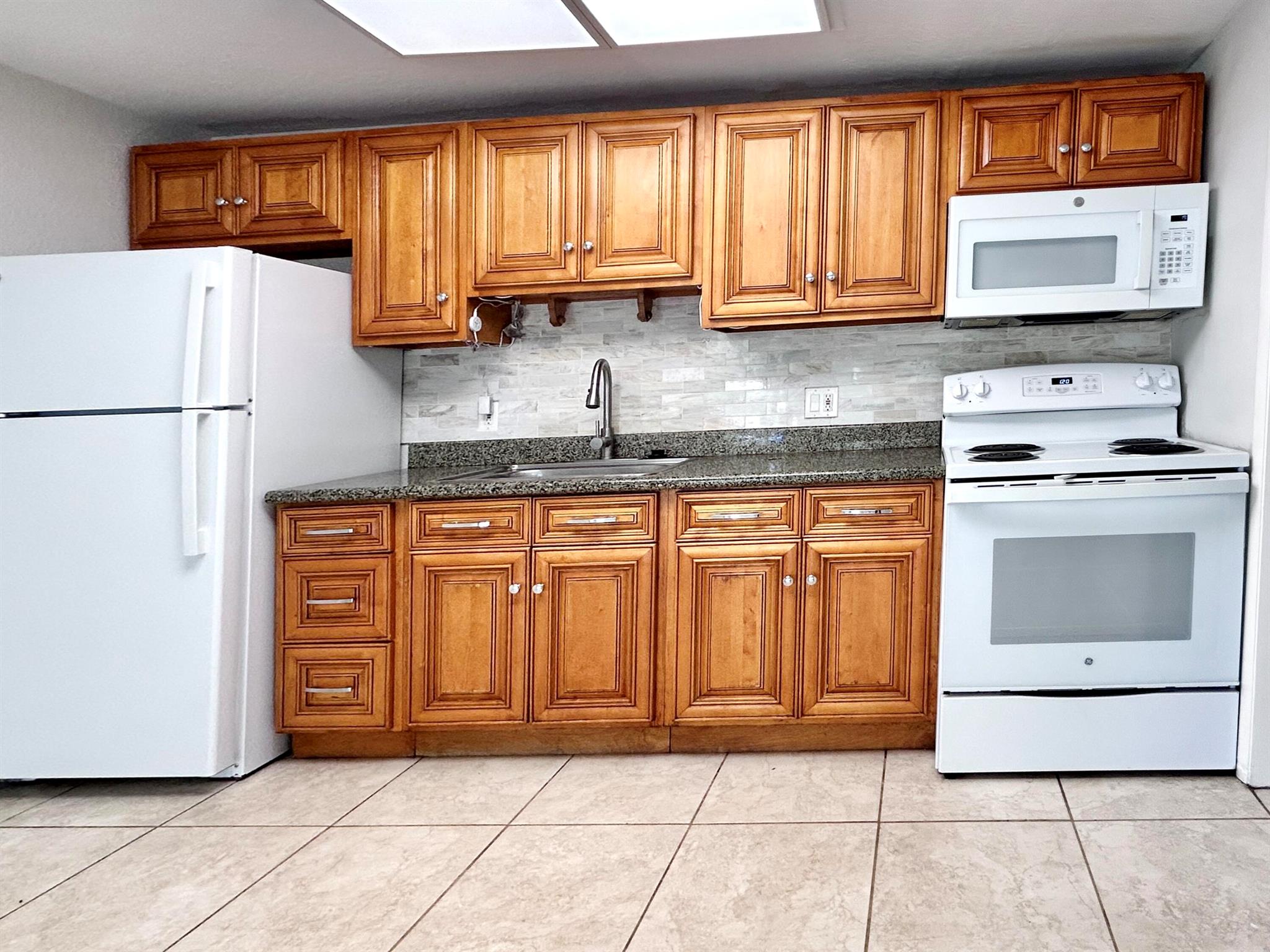 SOUTHGATE VILLAS CONDO - Residential Lease