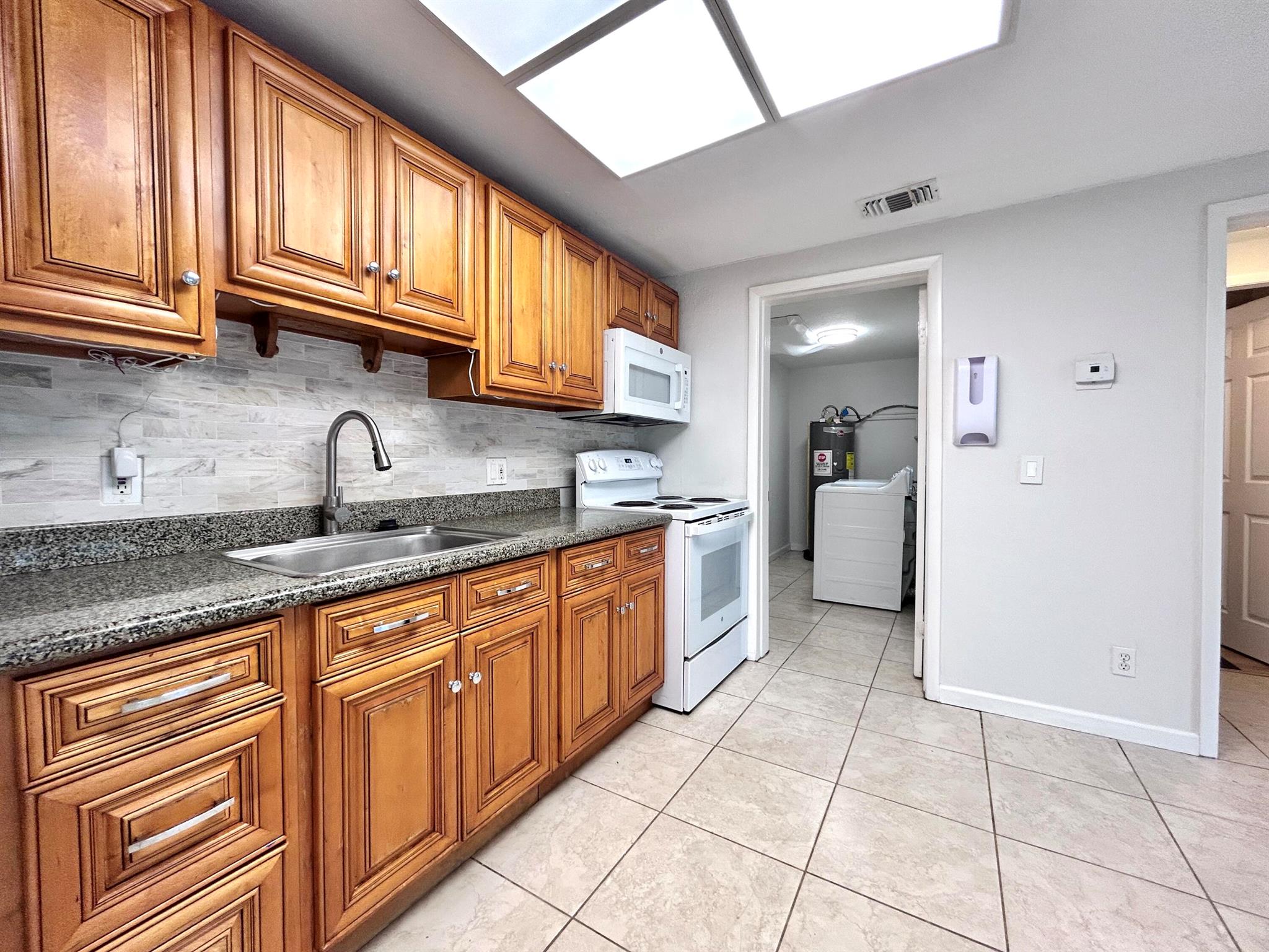 FRESHLY PAINTED AND UPGRADED 1 BR/1BA VILLA WITH PRIVATE FENCED IN PATIO!! BRAND NEW A/C! ALL AGES ARE WELCOMED. WIDE OPEN FLOOR PLAN, VAULTED CEILINGS, GRANITE COUNTER TOPS, NEUTRAL TILE IN LIVING AREA AND BRAND NEW FLOORS IN BEDROOM AND BATH. HUGE LAUNDRY ROOM WITH FULL SIZE WASHER/ DRYER AND PLENTY OF STORAGE SPACE. PRIVATE ENTRANCE. TONS OF PARKING. WATER INCLUDED. QUICK ASSOCIATION APPROVAL! 650 MINIMUM CREDIT SCORE. CONVENIENTLY LOCATED MINUTES FROM HIGHWAYS, RESTAURANTS, SHOPPING AND PLACES OF WORSHIP