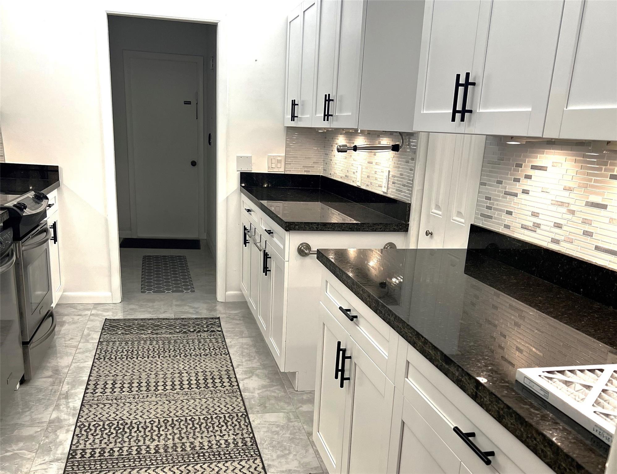 19016 W Lake Dr 19016