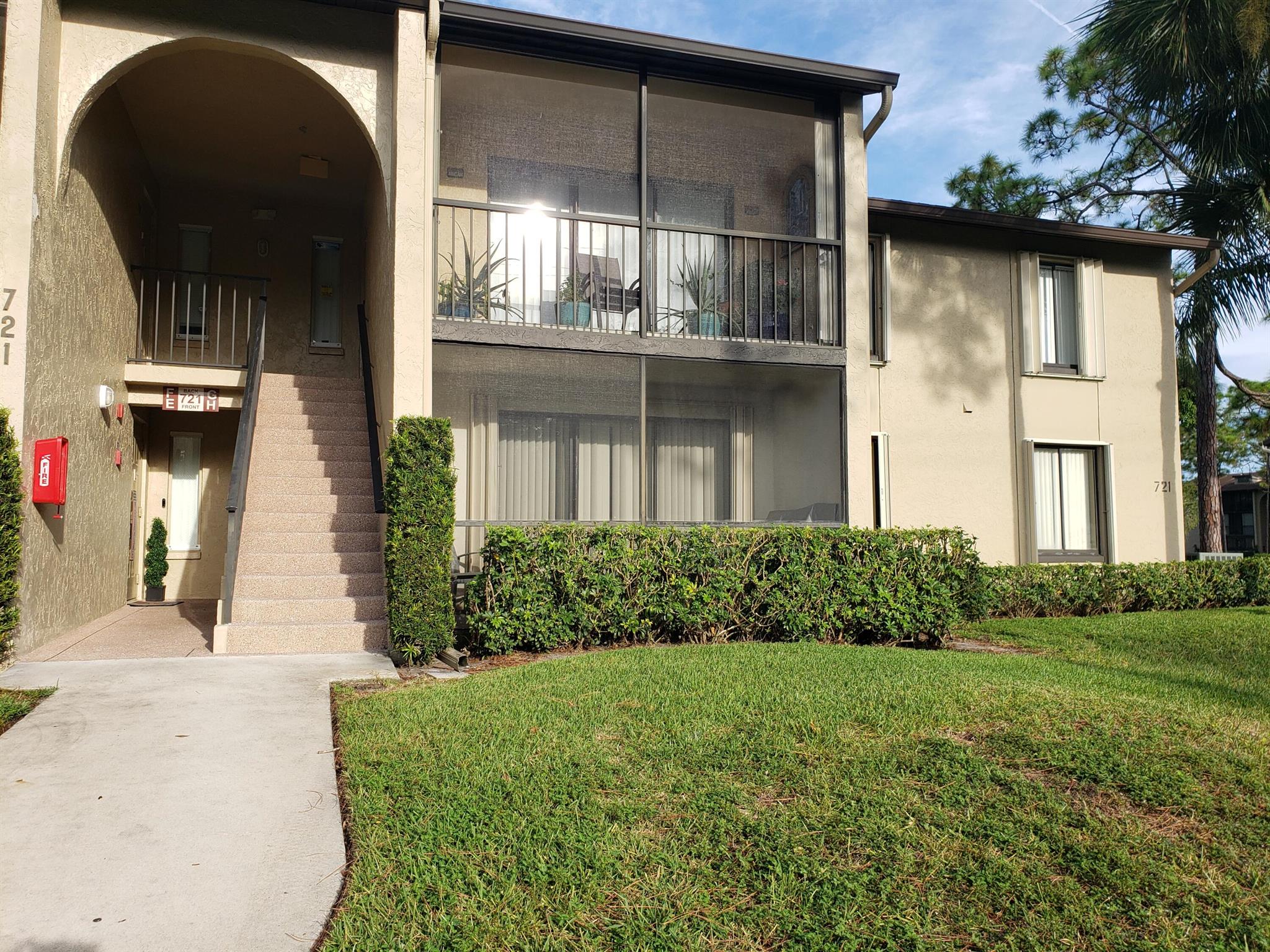 Beautifully updated 2 bedroom 2 bathroom condo in the community of Pine Ridge North This unit boasts brand new stainless steel kitchen appliances with quartz countertop, water heater, floors and baths. The condo has an open floor plan, with a living room, dining area, and kitchen that flows seamlessly together. The kitchen is equipped with updated appliances making it perfect for cooking and entertaining guests. The two bedrooms offer ample space and comfort with large windows providing a lot of natural light. The primary bedroom comes with built-in closet and an en suite bathroom for privacy. The second bedroom has two closets for extra storage. The second bathroom is accessible from the common areas.