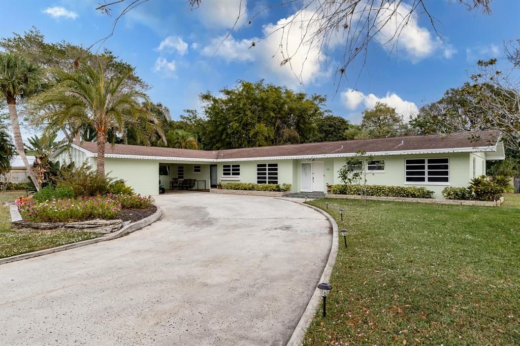 Photo of 1206 S 11th Street, Fort Pierce, FL 34950 (MLS # R10764957)