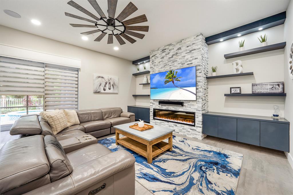 SECRET POND - Residential