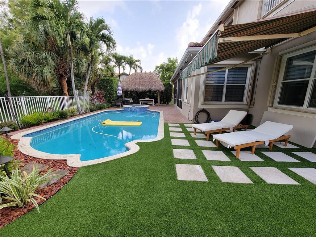 SECRET POND - Residential