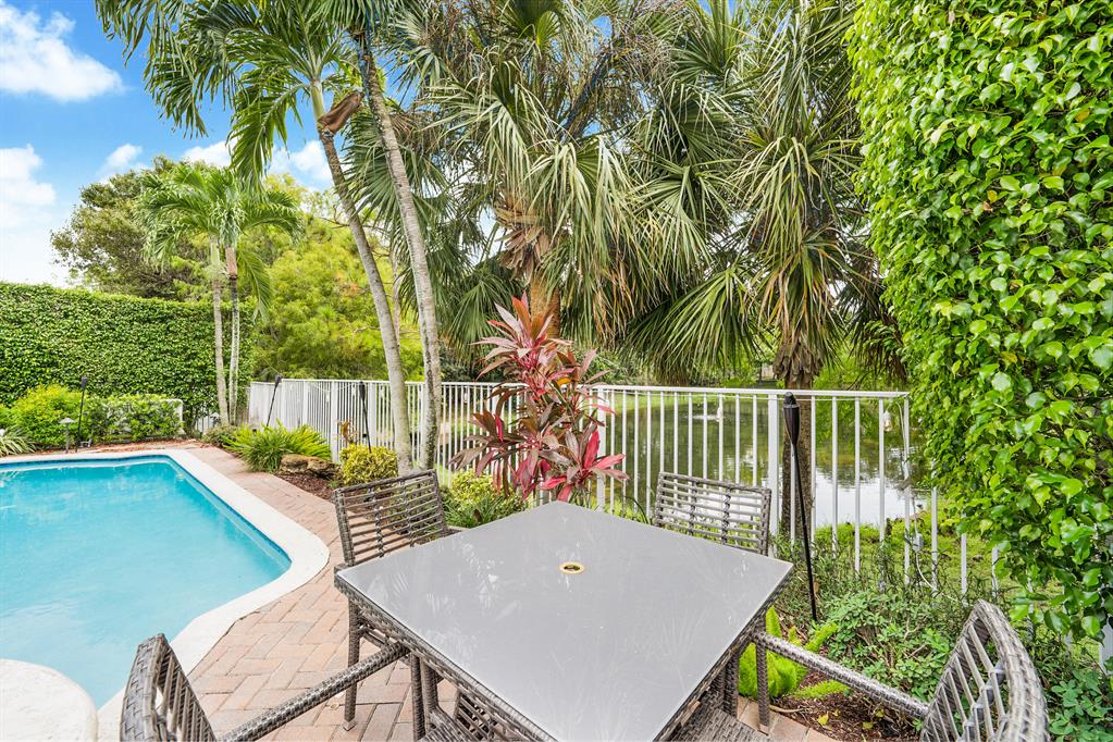 SECRET POND - Residential