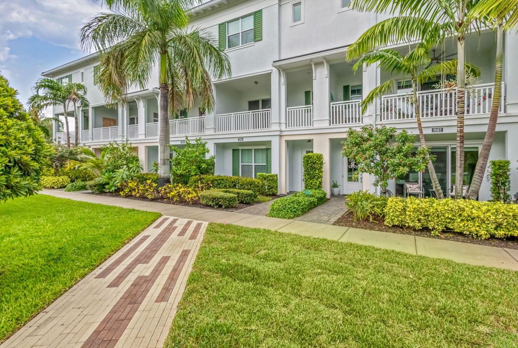 Photo of 7089 Edison Place, Palm Beach Gardens, FL 33418 (MLS # R11104639)