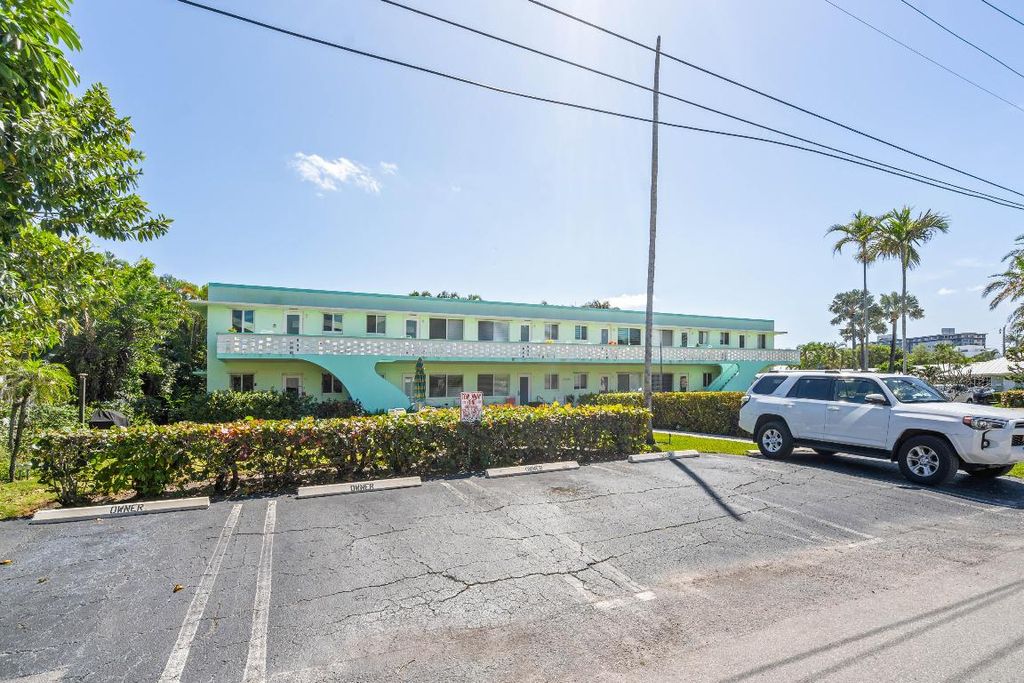 Photo of 1006 Casuarina Road #3, Delray Beach, FL 33483 (MLS # R10977847)