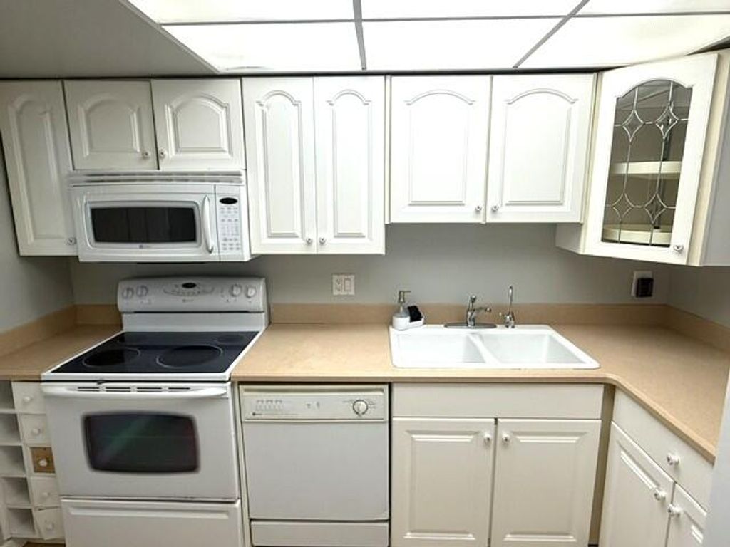 Photo of 10040 Meridian Way N #103, Palm Beach Gardens, FL 33410 (MLS # B26047665)