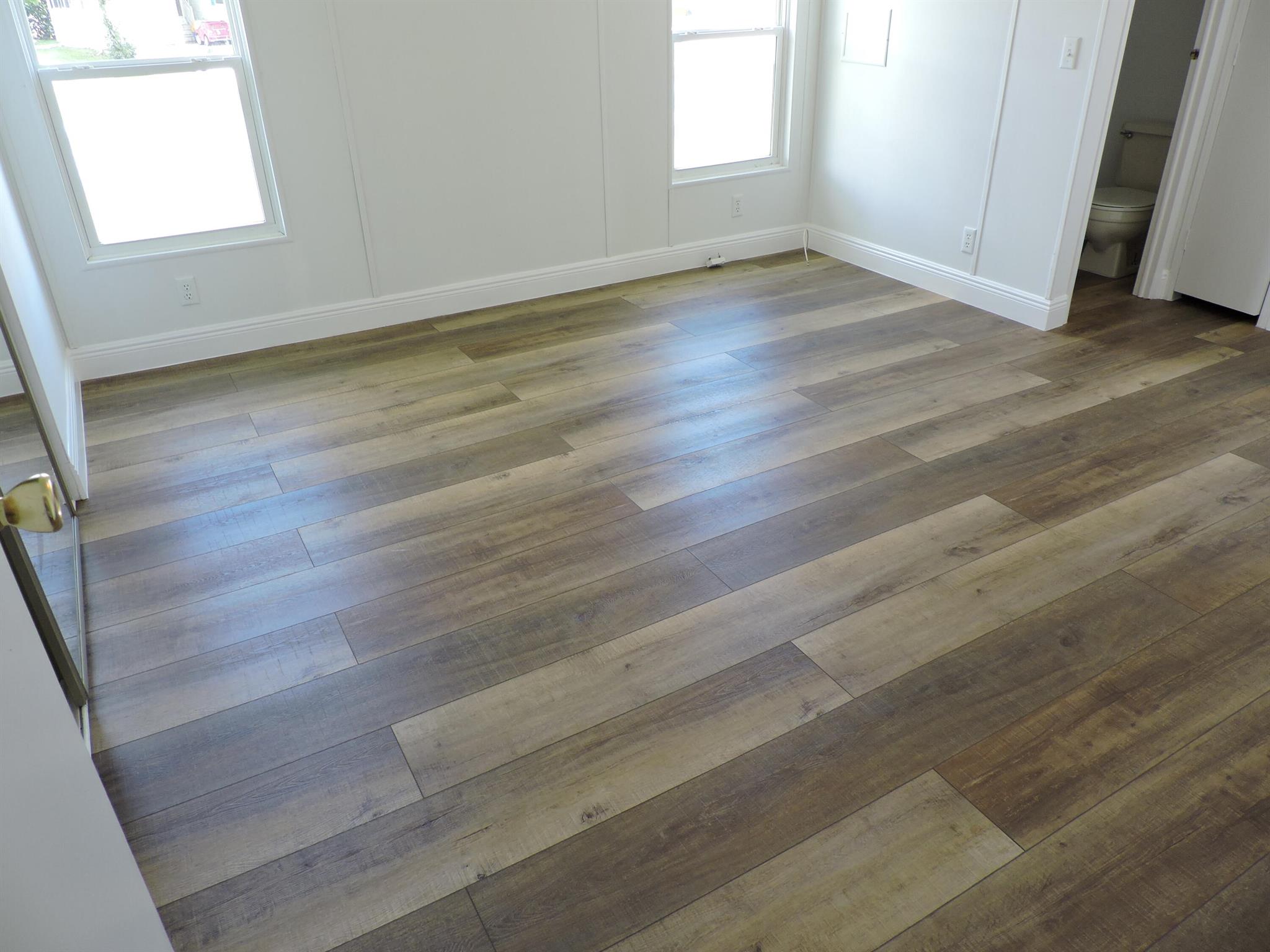 PINELAKE GARDENS ESTATES - Residential Lease