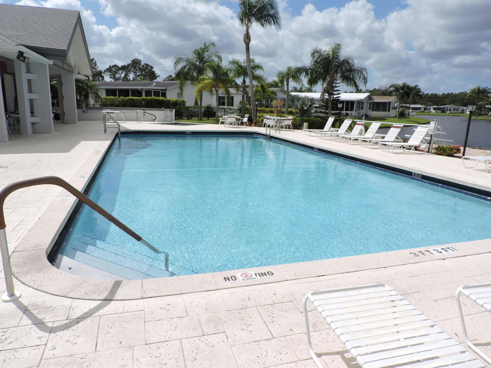 PINELAKE GARDENS ESTATES - Residential Lease