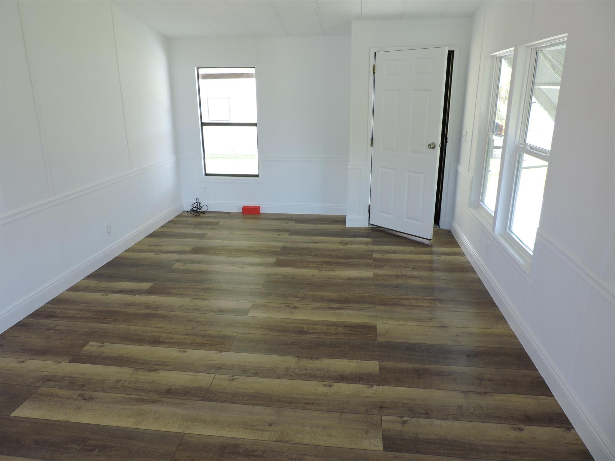 PINELAKE GARDENS ESTATES - Residential Lease