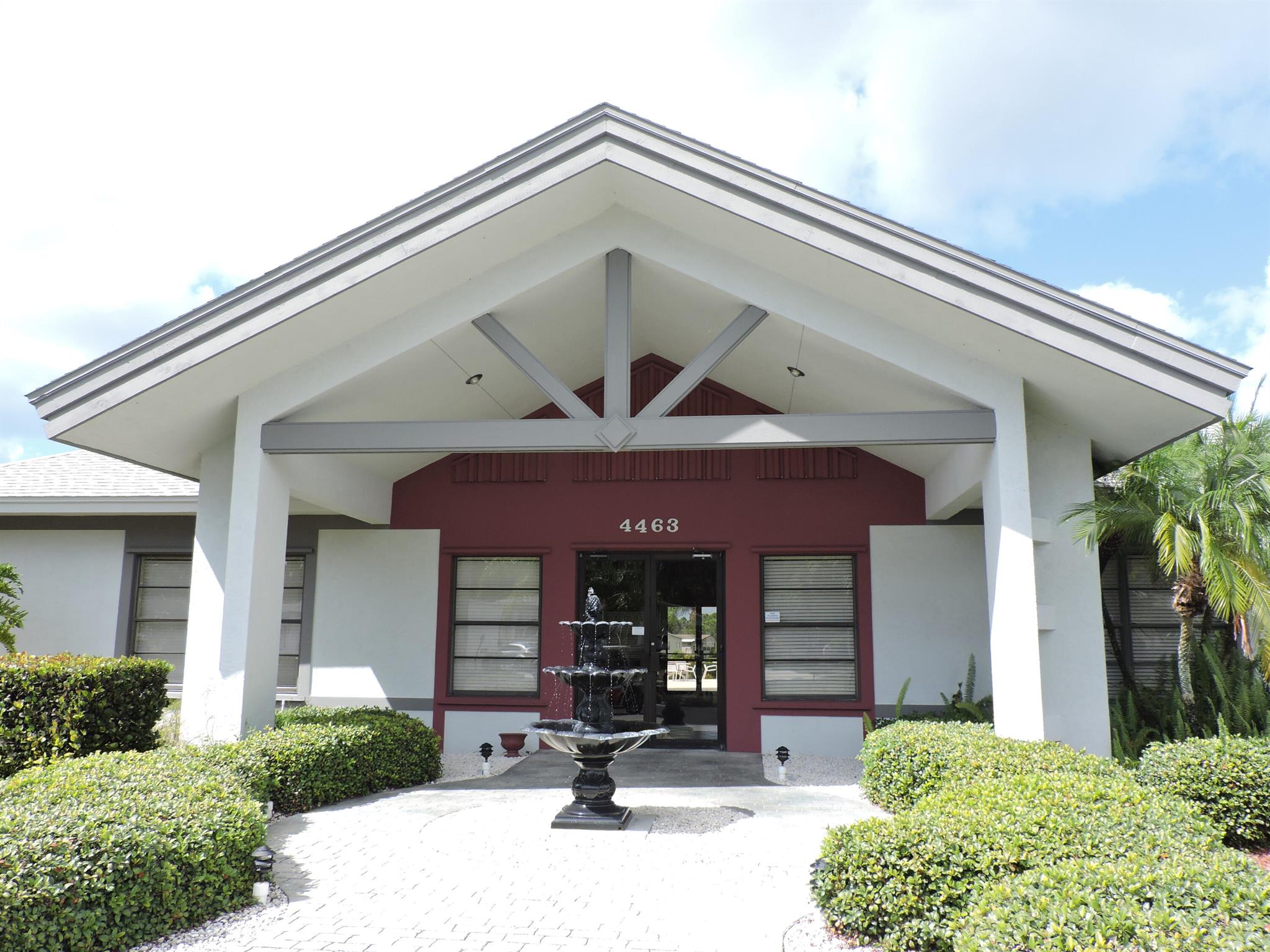 PINELAKE GARDENS ESTATES - Residential Lease