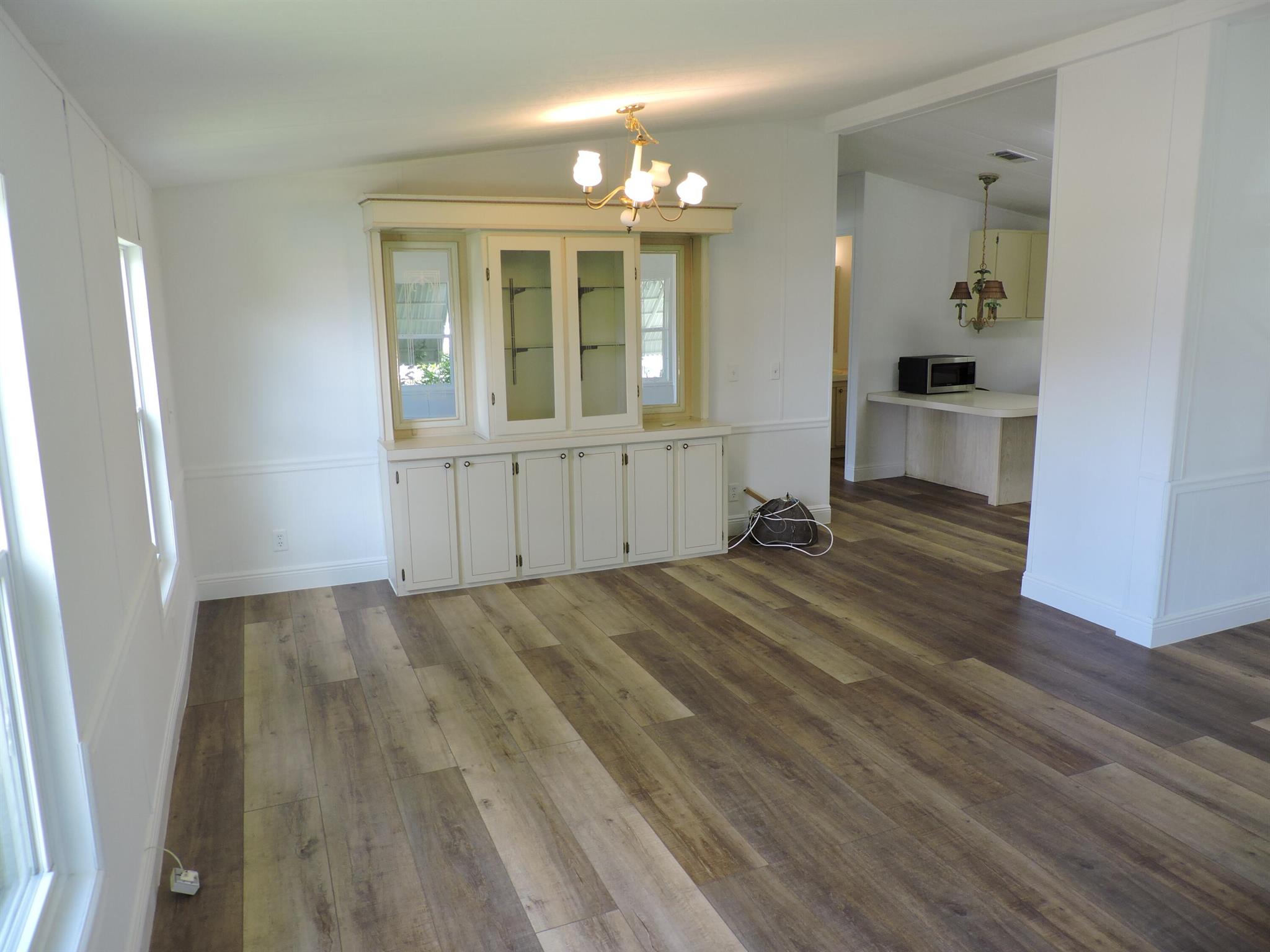 PINELAKE GARDENS ESTATES - Residential Lease