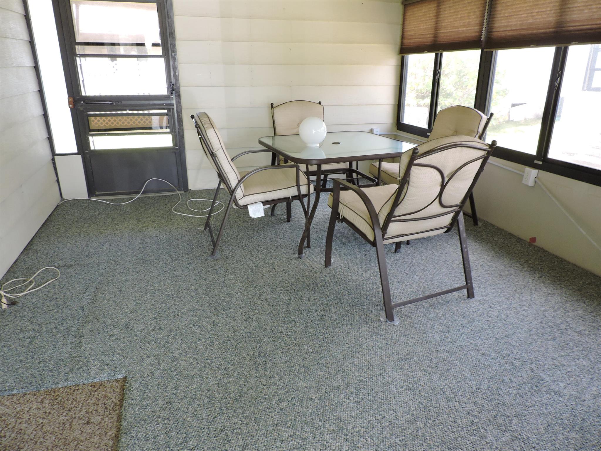 PINELAKE GARDENS ESTATES - Residential Lease