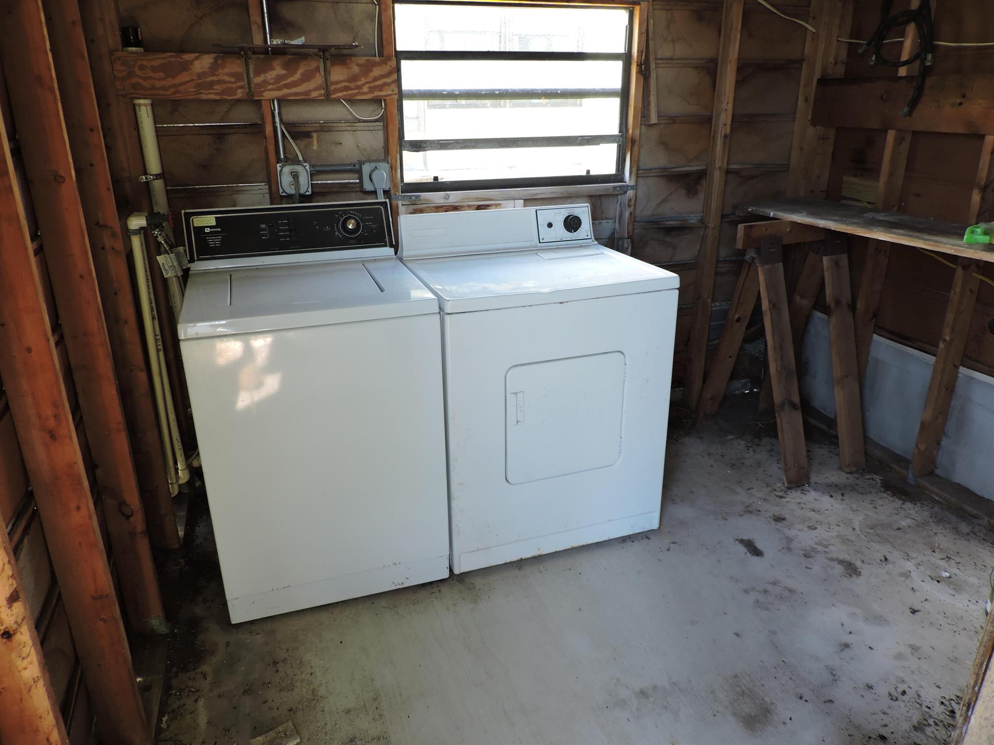 PINELAKE GARDENS ESTATES - Residential Lease