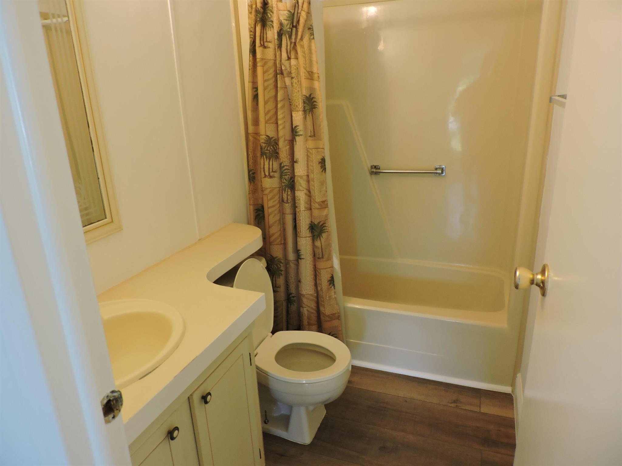 PINELAKE GARDENS ESTATES - Residential Lease