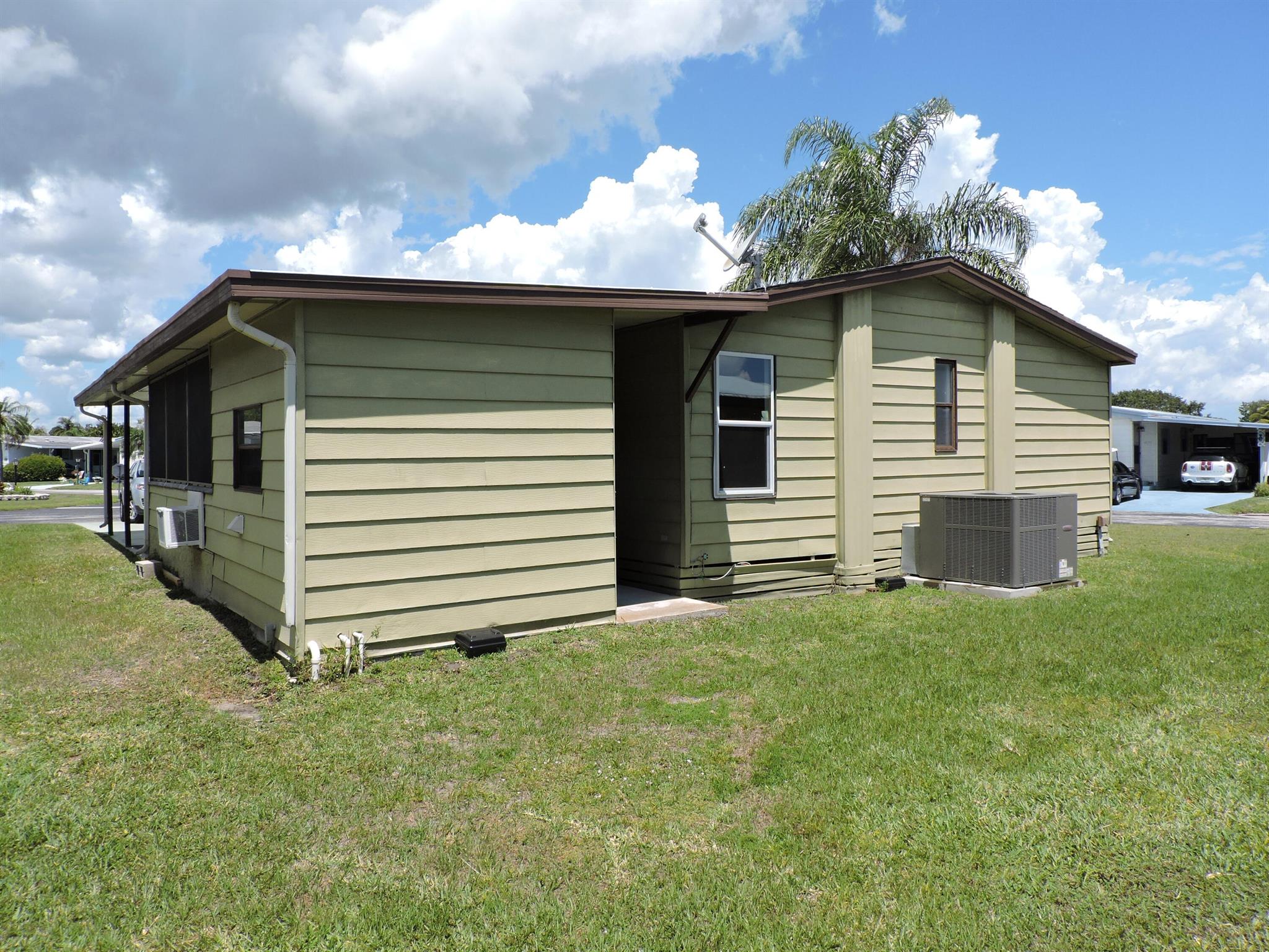 PINELAKE GARDENS ESTATES - Residential Lease