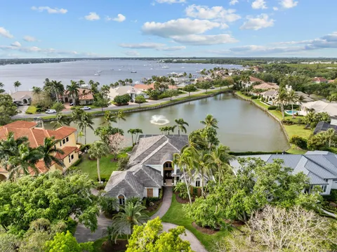 560 SW Bay Pointe Circle, Palm City, FL MLS: R11081742
