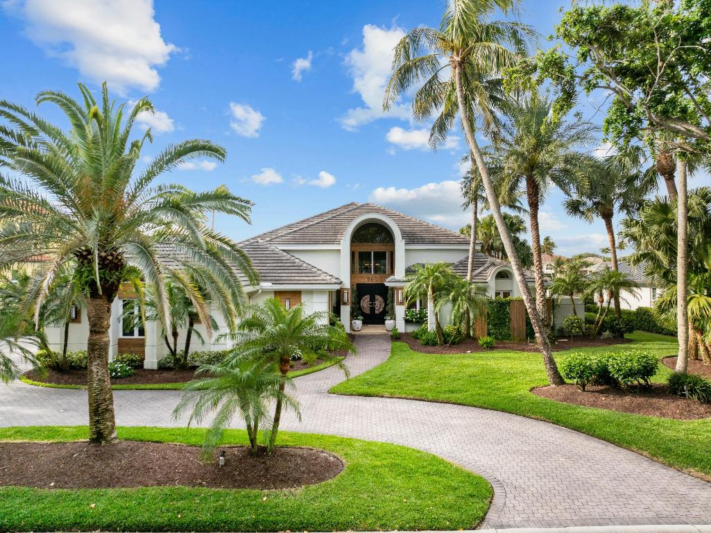 560 SW Bay Pointe Circle