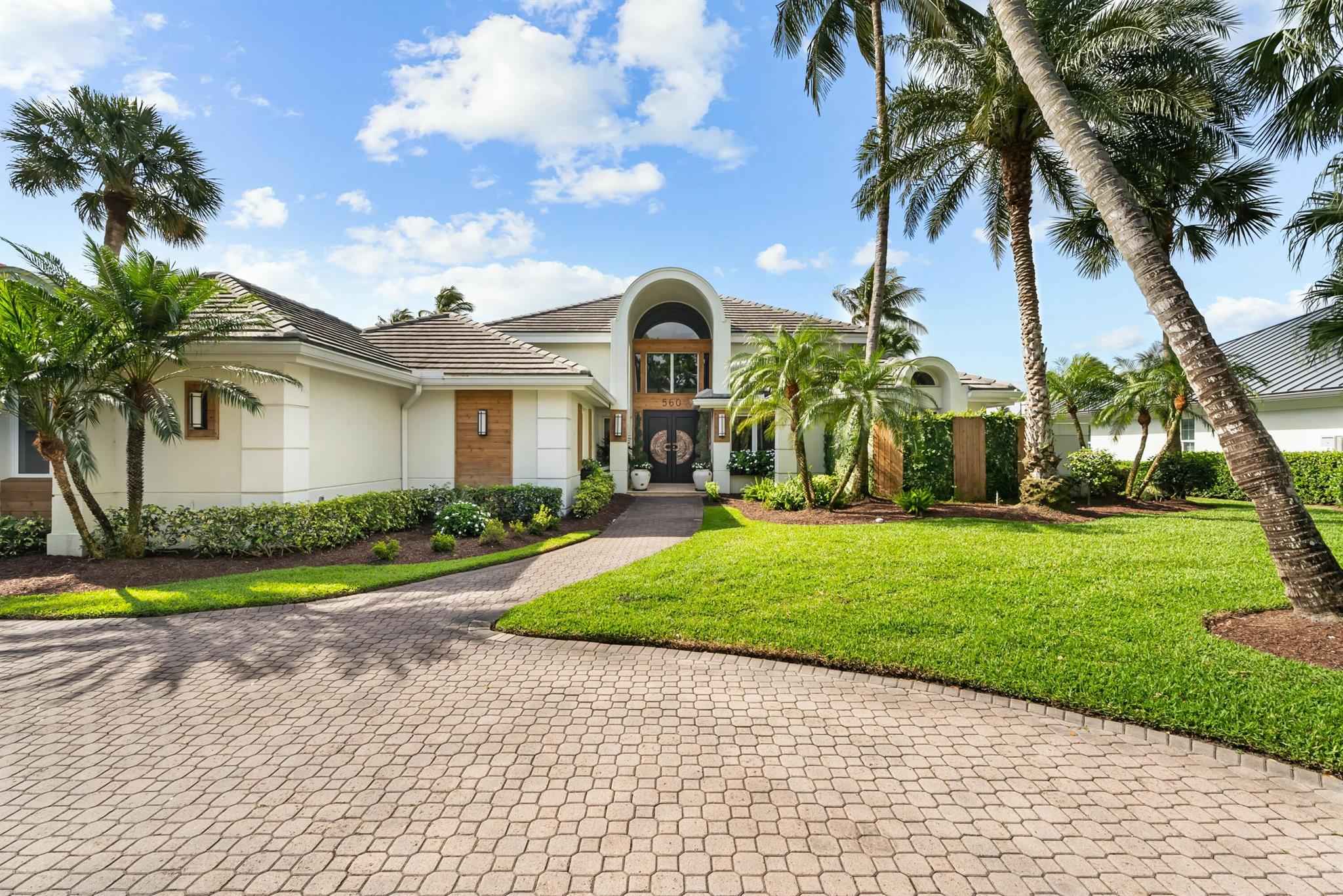 560 SW Bay Pointe Circle
