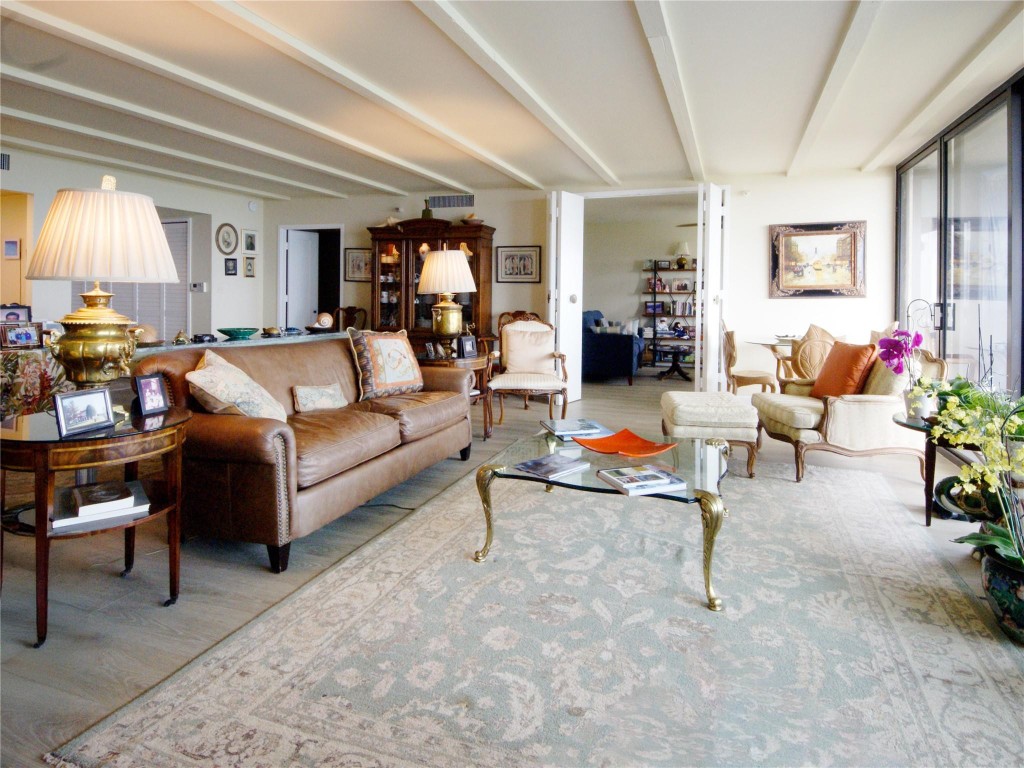 2480 Presidential Way 1703, West Palm Beach, FL, 33401/$409,000 4 2480 Presidential Way 1703