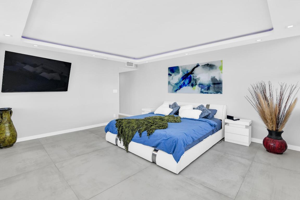 WHITEHALL - Residential