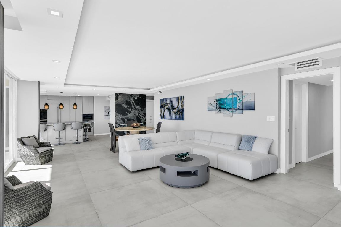 WHITEHALL - Residential