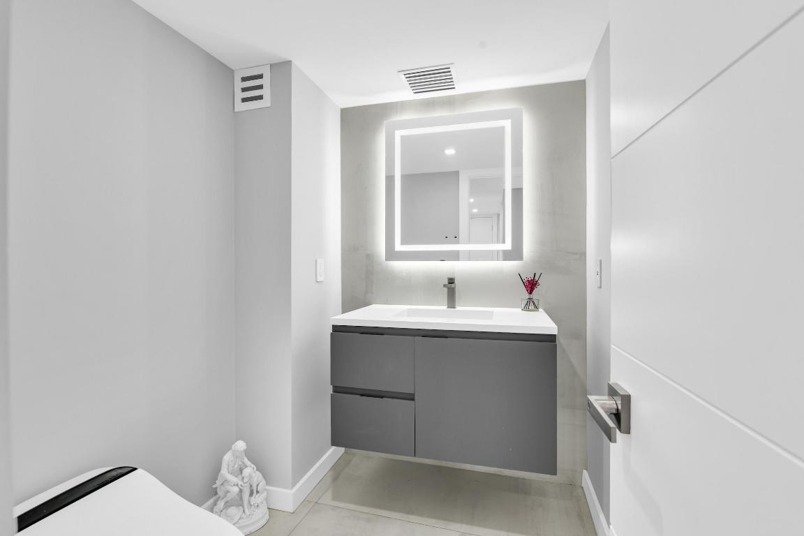 WHITEHALL - Residential