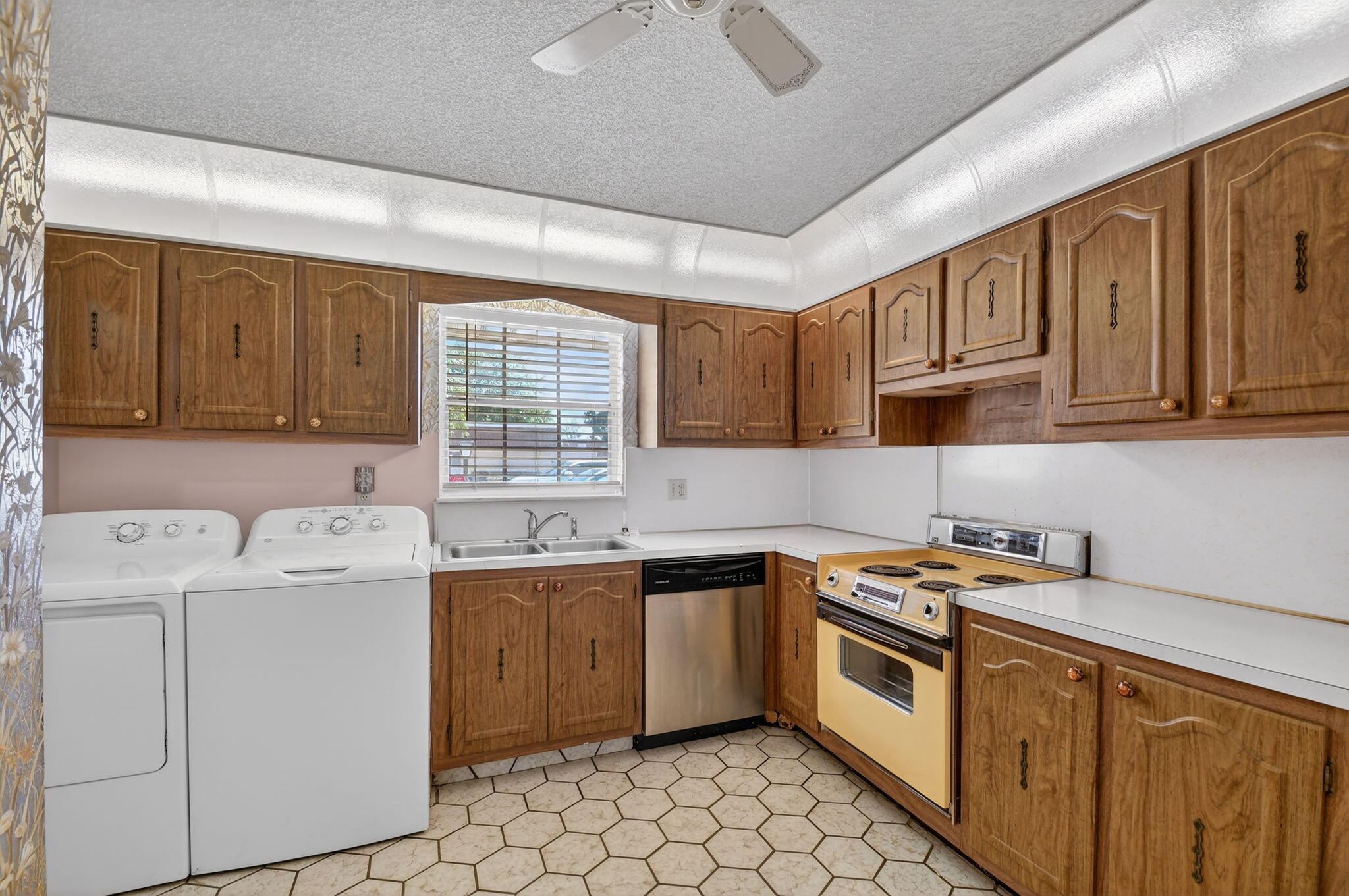 COVERED BRIDGE CONDO - Residential