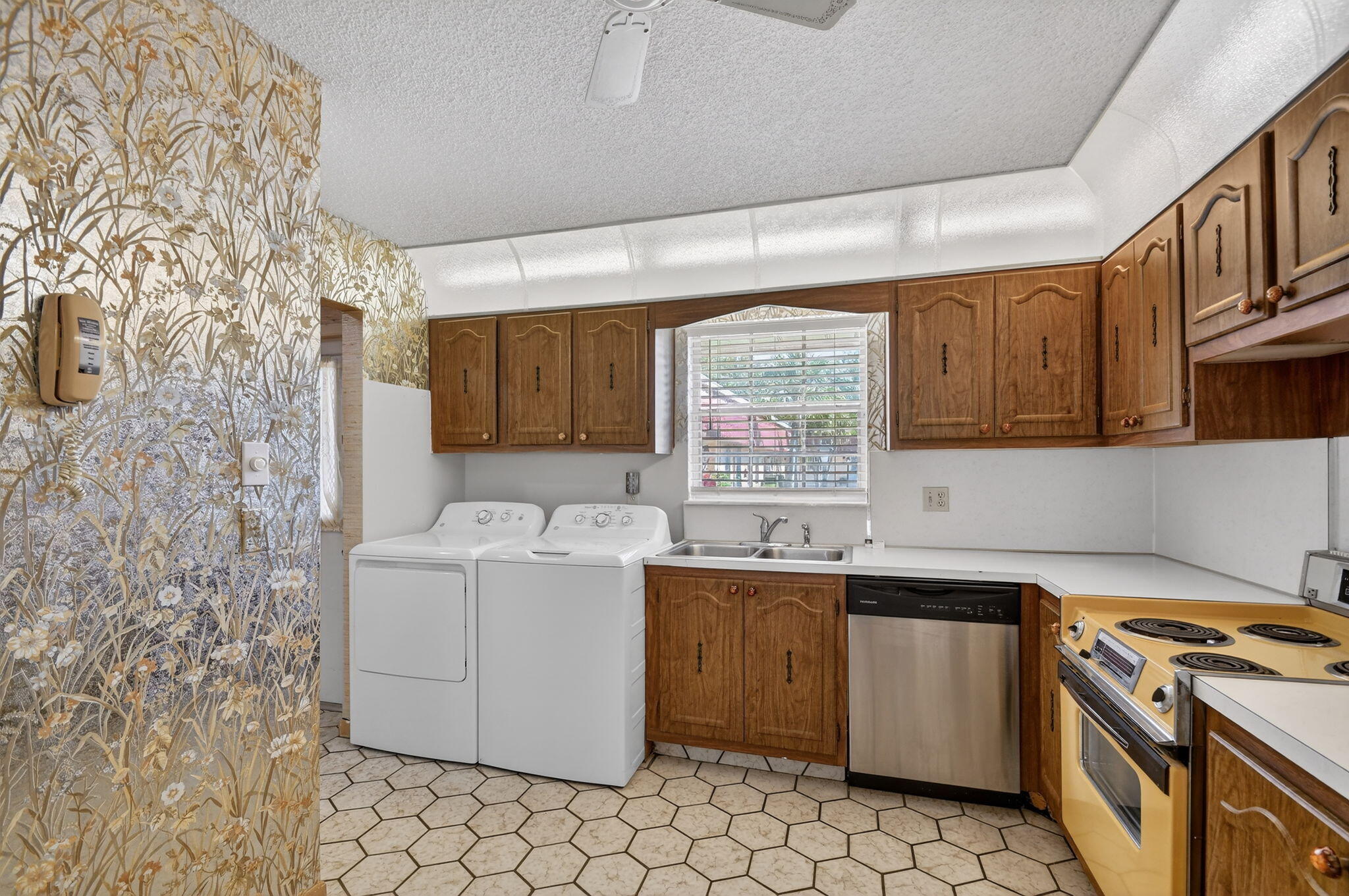 COVERED BRIDGE CONDO - Residential