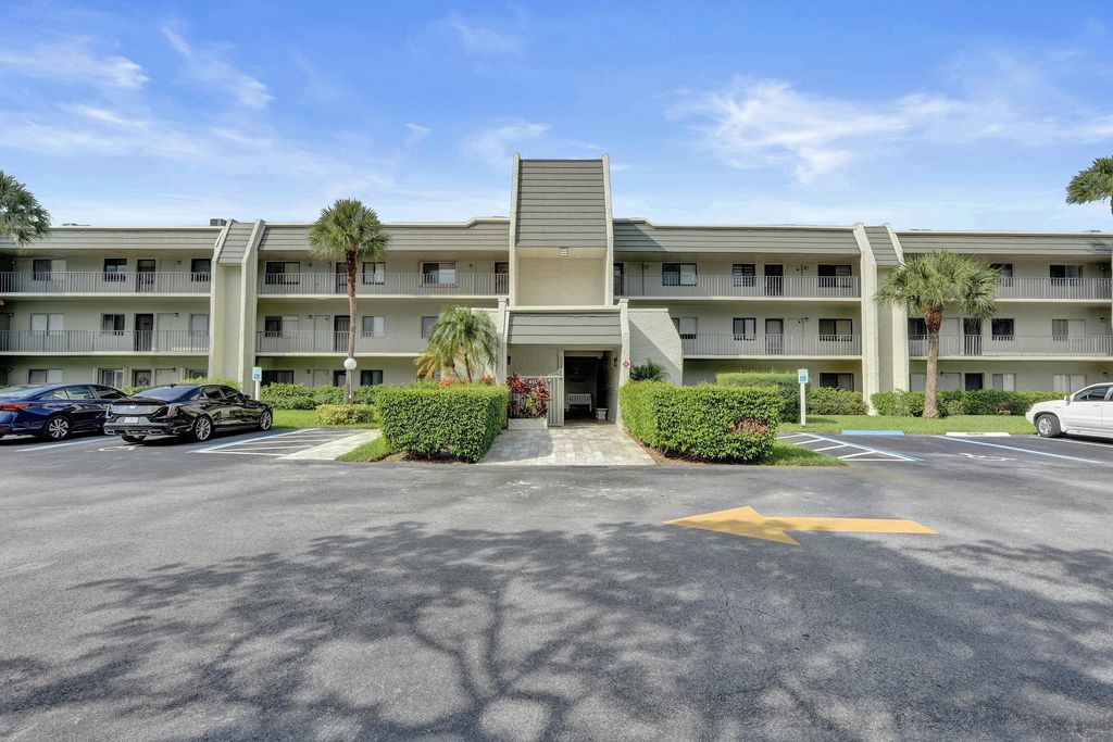 Photo of 4100 TIVOLI Court #304, Lake Worth, FL 33467 (MLS # B26054372)