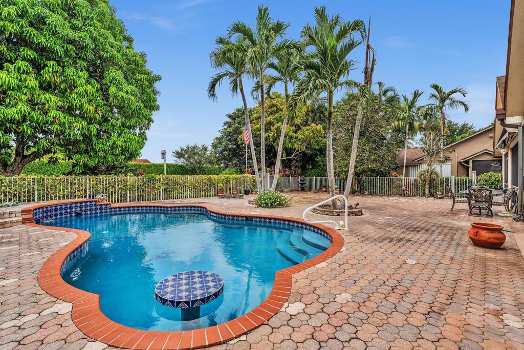 Photo of 5035 Whitewood Cove N, Lake Worth, FL 33467 (MLS # R11113462)